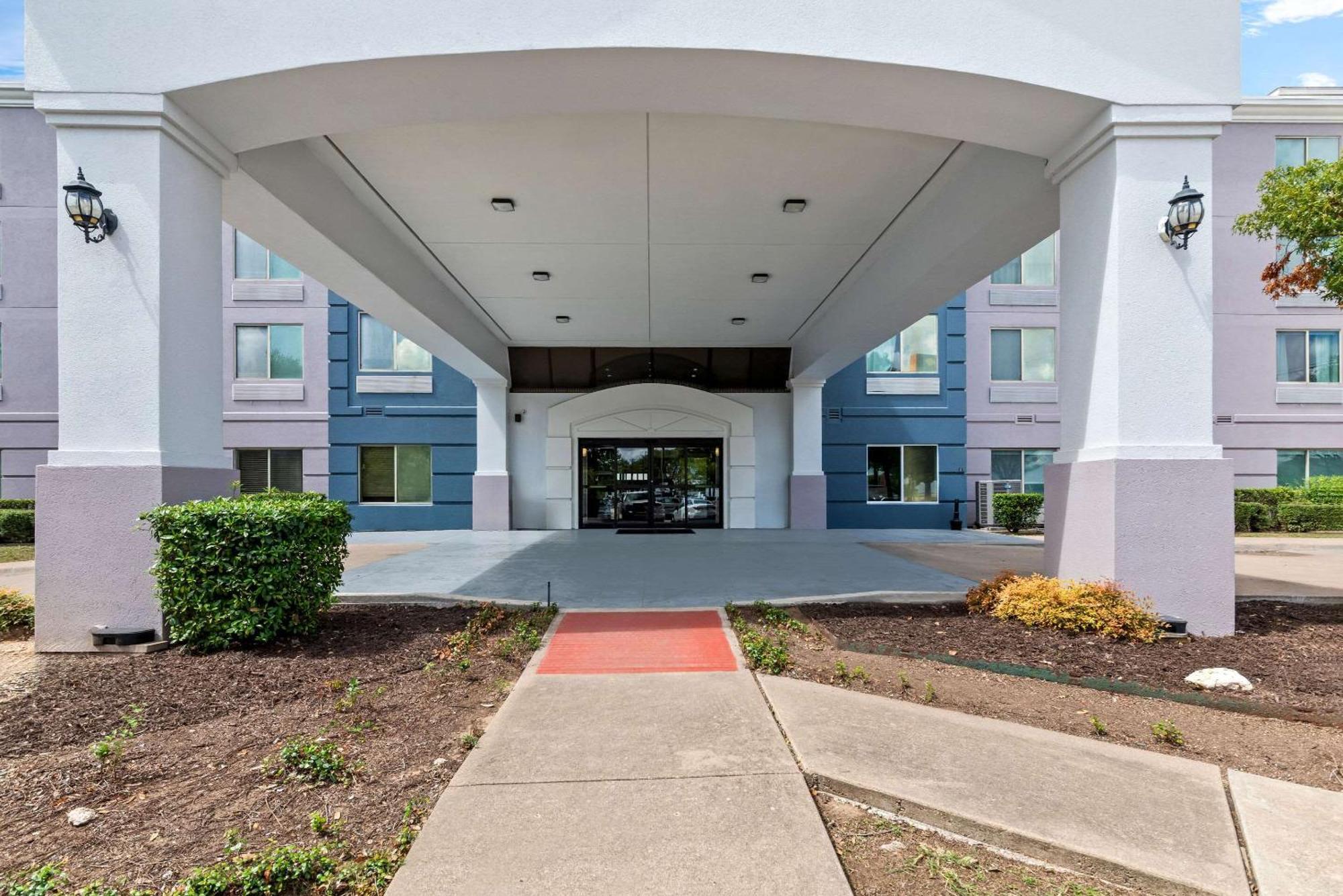 Comfort Suites Austin Airport Exterior photo