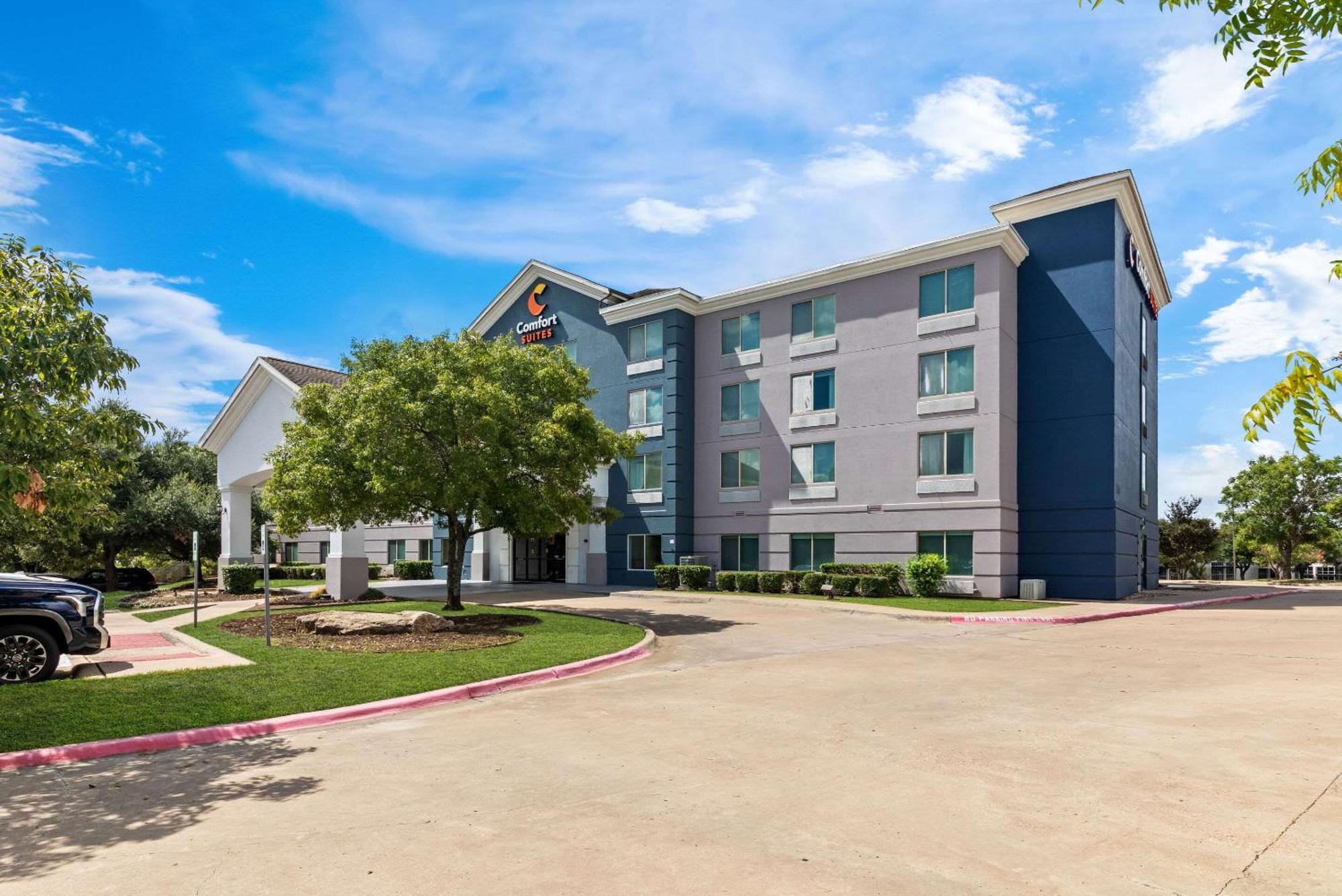 Comfort Suites Austin Airport Exterior photo