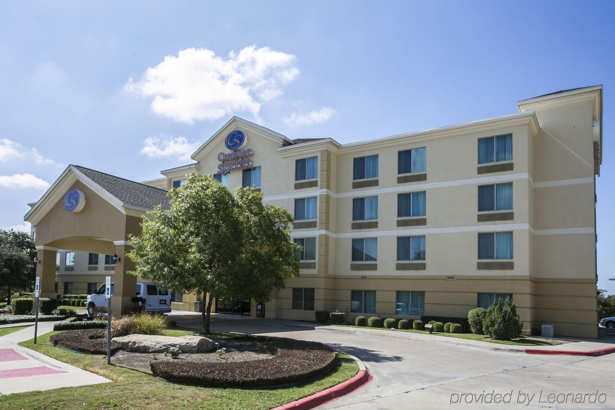 Comfort Suites Austin Airport Exterior photo