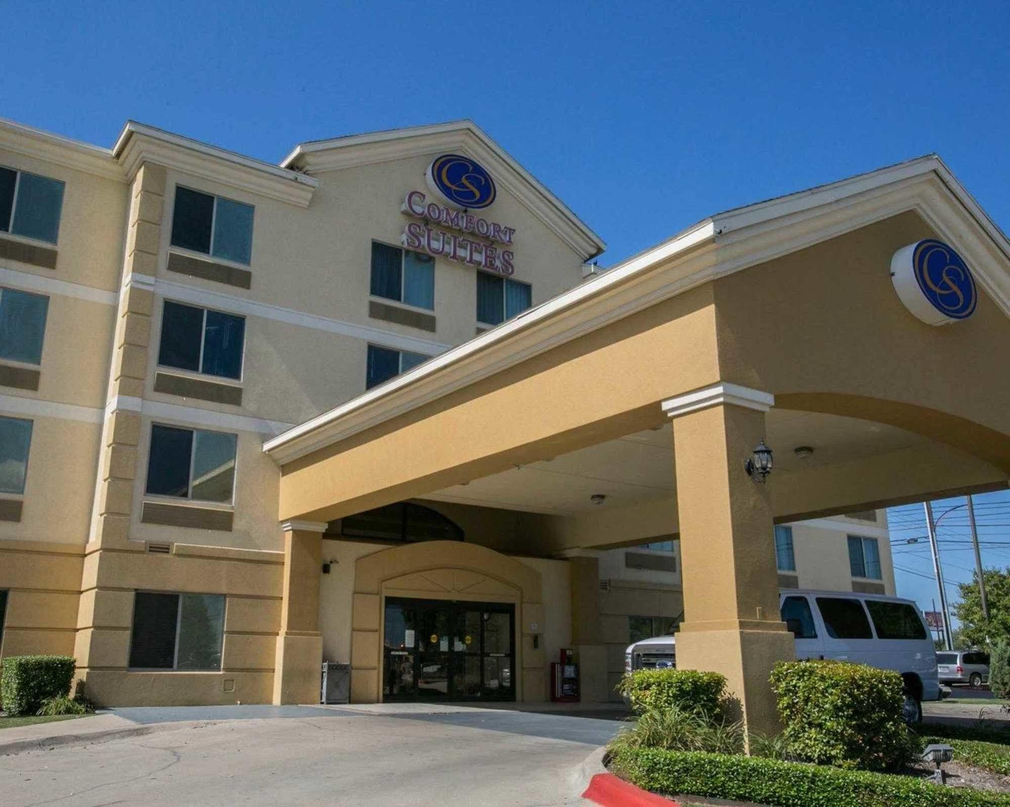 Comfort Suites Austin Airport Exterior photo