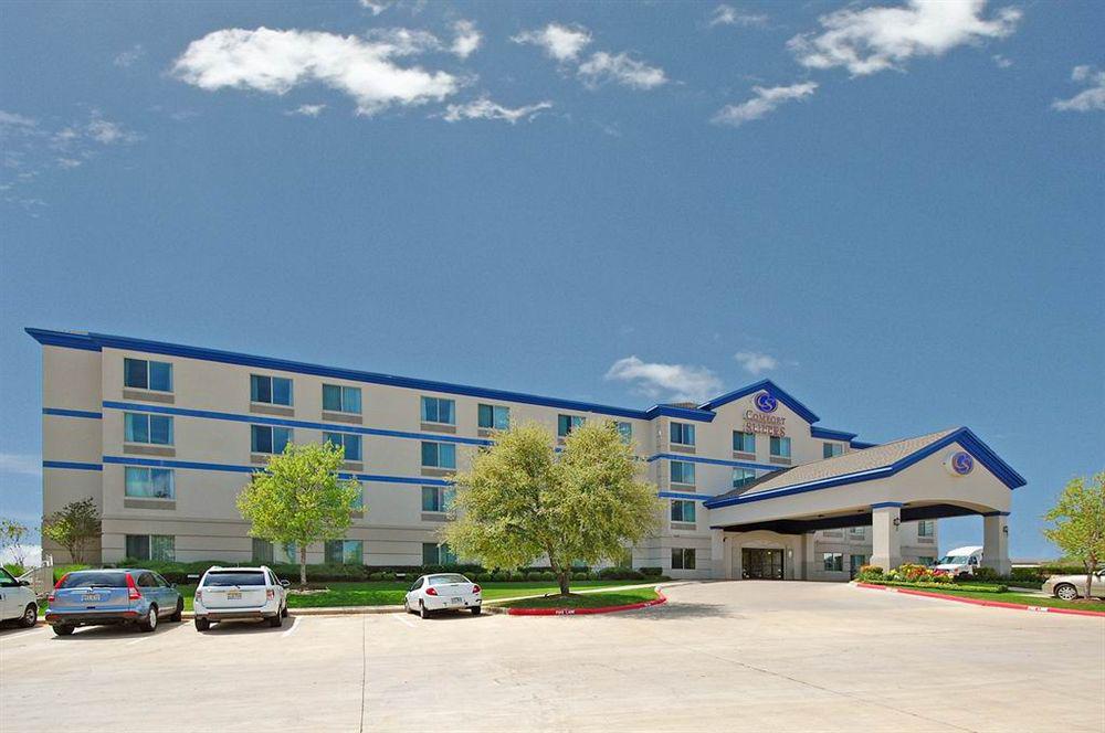 Comfort Suites Austin Airport Exterior photo